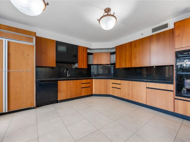 Apartment for sale  Unit #607 - photo 6812645