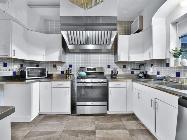 Home for sale at 1018 Jefferson Ave - photo 7469319