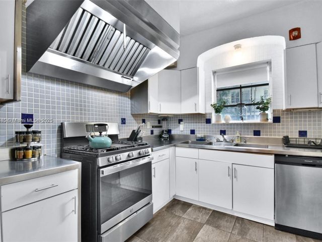 Home for sale at 1018 Jefferson Ave - photo 7469323