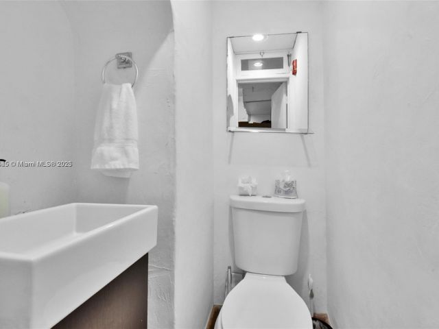 Home for sale at 1018 Jefferson Ave - photo 7469332