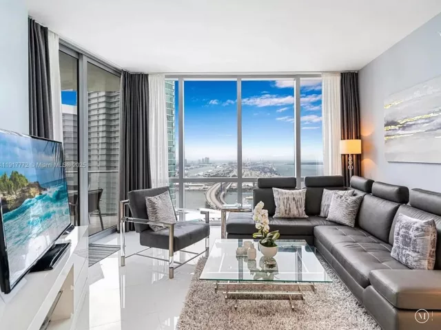 2-bedroom condo for rent in Miami - 851 NE 1st Ave 3909 - MondialRealty