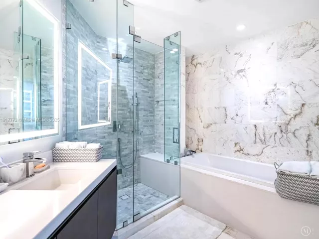 2-bedroom condo for rent in Miami - 851 NE 1st Ave 3909 - MondialRealty