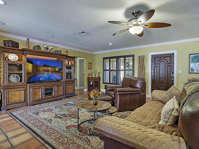 Home for sale at 801 NW 4th Avenue - photo 6830551