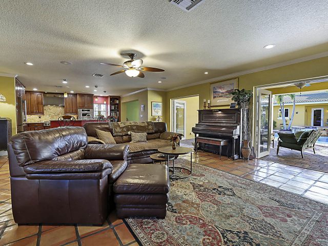 Home for sale at 801 NW 4th Avenue - photo 6830552