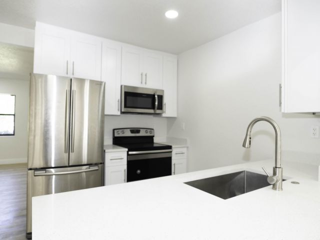 Home for rent at 924 NW 11th Court - photo 6812967