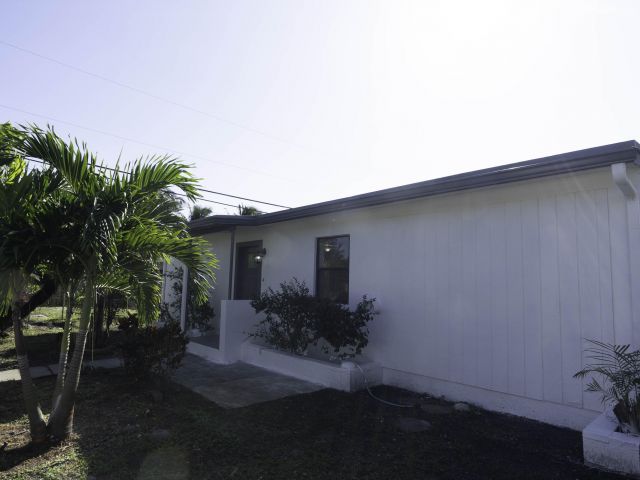 Home for rent at 924 NW 11th Court - photo 6812969