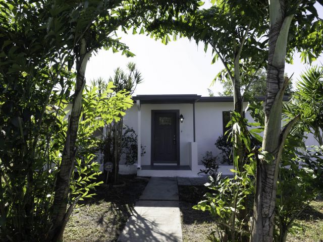 Home for rent at 924 NW 11th Court - photo 6812971