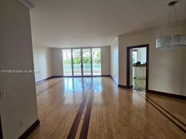 3-bedroom condo for sale in Aventura - 21050 Point Pl 501 - MondialRealty