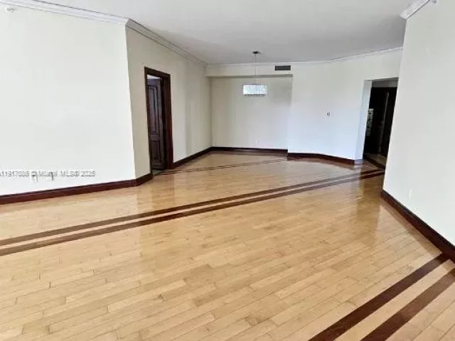 3-bedroom condo for sale in Aventura - 21050 Point Pl 501 - MondialRealty