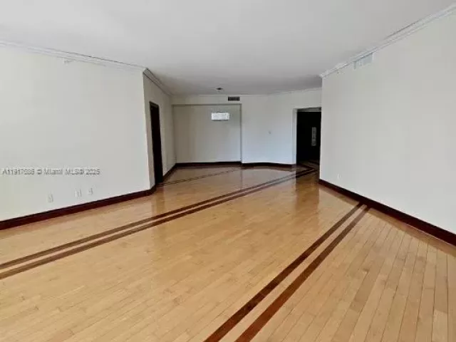 3-bedroom condo for sale in Aventura - 21050 Point Pl 501 - MondialRealty