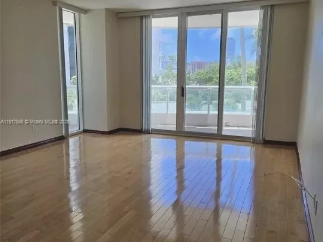 3-bedroom condo for sale in Aventura - 21050 Point Pl 501 - MondialRealty