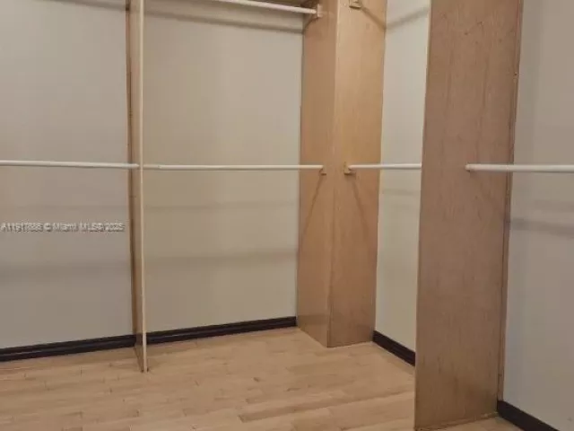 3-bedroom condo for sale in Aventura - 21050 Point Pl 501 - MondialRealty