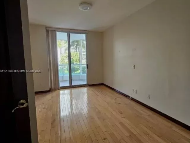 3-bedroom condo for sale in Aventura - 21050 Point Pl 501 - MondialRealty