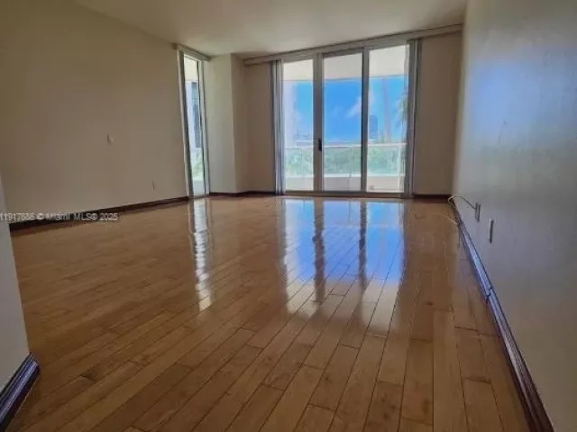 3-bedroom condo for sale in Aventura - 21050 Point Pl 501 - MondialRealty