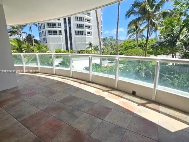 3-bedroom condo for sale in Aventura - 21050 Point Pl 501 - MondialRealty