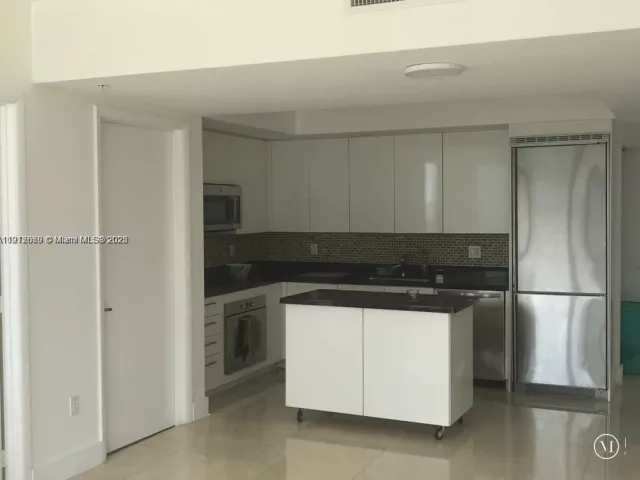 2-bedroom condo for rent in Miami - 92 SW 3rd St 1904 - MondialRealty