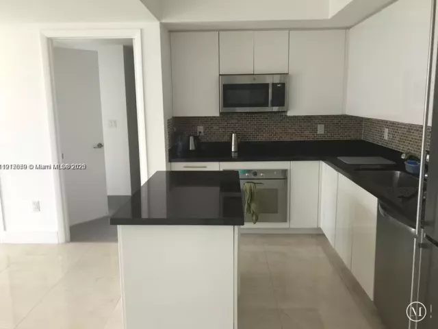 2-bedroom condo for rent in Miami - 92 SW 3rd St 1904 - MondialRealty