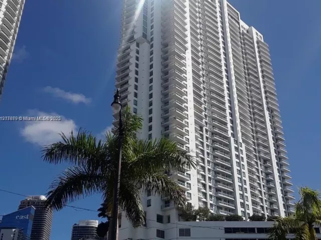 2-bedroom condo for rent in Miami - 92 SW 3rd St 1904 - MondialRealty