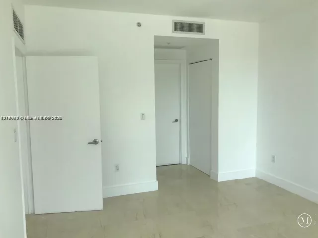 2-bedroom condo for rent in Miami - 92 SW 3rd St 1904 - MondialRealty