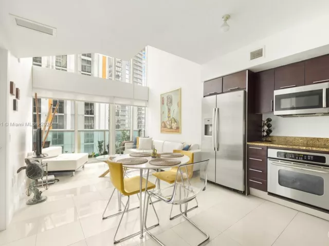 2-bedroom condo for sale in Miami - 41 SE 5th St 1210 - MondialRealty
