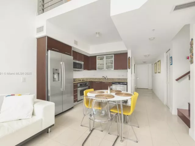 2-bedroom condo for sale in Miami - 41 SE 5th St 1210 - MondialRealty