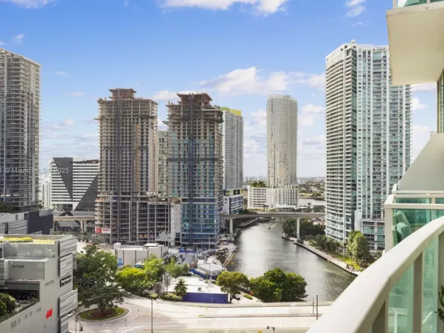 2-bedroom condo for sale in Miami - 41 SE 5th St 1210 - MondialRealty