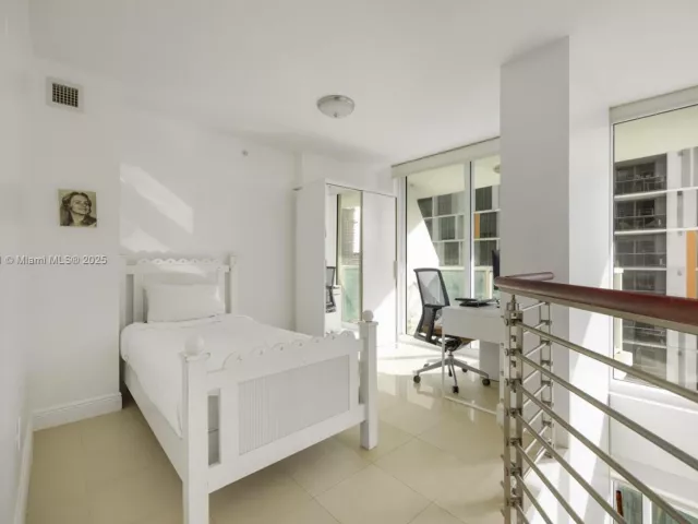 2-bedroom condo for sale in Miami - 41 SE 5th St 1210 - MondialRealty