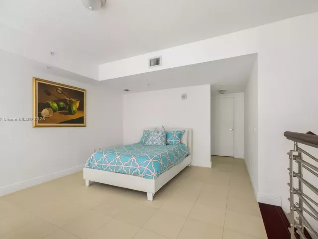 2-bedroom condo for sale in Miami - 41 SE 5th St 1210 - MondialRealty