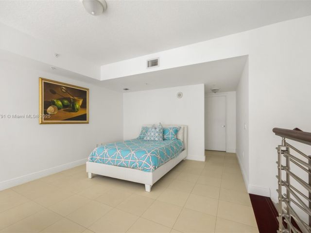 Apartment for sale  Unit #1210 - photo 6812321