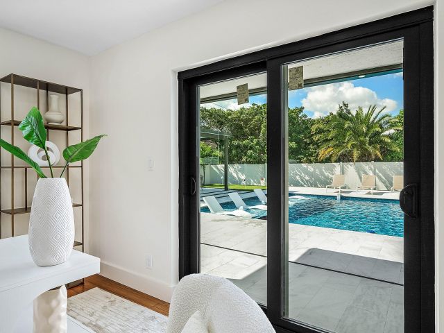 Home for sale at 1120 SW 16th Street - photo 6830560