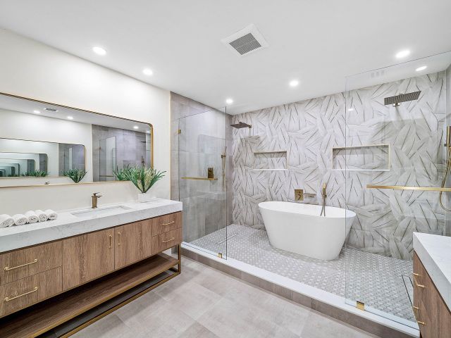 Home for sale at 1120 SW 16th Street - photo 6830567