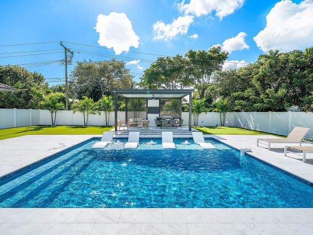 Home for sale at 1120 SW 16th Street - photo 6830575