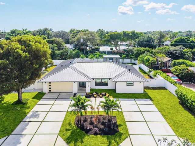 Home for sale at 1120 SW 16th Street - photo 6830576