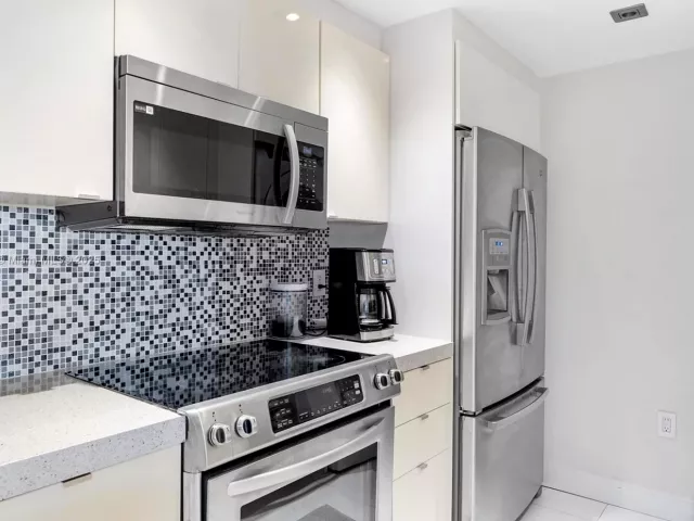 2-bedroom condo for sale in Bal Harbour - 10275 Collins Ave 1523 - MondialRealty