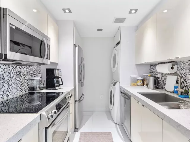 2-bedroom condo for sale in Bal Harbour - 10275 Collins Ave 1523 - MondialRealty