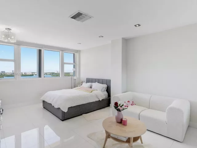 2-bedroom condo for sale in Bal Harbour - 10275 Collins Ave 1523 - MondialRealty