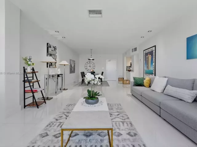 2-bedroom condo for sale in Bal Harbour - 10275 Collins Ave 1523 - MondialRealty