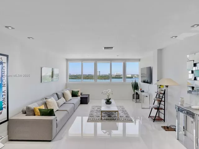 2-bedroom condo for sale in Bal Harbour - 10275 Collins Ave 1523 - MondialRealty