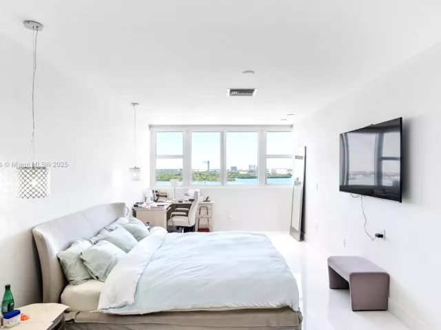 2-bedroom condo for sale in Bal Harbour - 10275 Collins Ave 1523 - MondialRealty