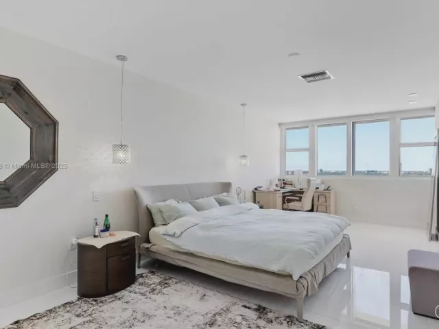 2-bedroom condo for sale in Bal Harbour - 10275 Collins Ave 1523 - MondialRealty