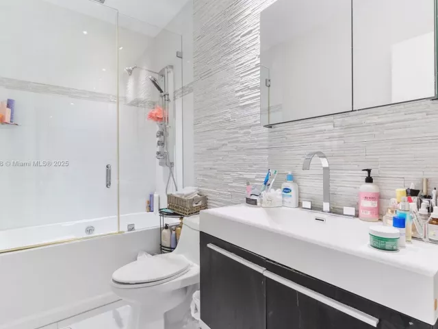 2-bedroom condo for sale in Bal Harbour - 10275 Collins Ave 1523 - MondialRealty