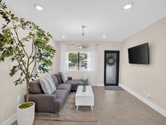 Home for sale at 254 NE 20th Street - photo 6826353