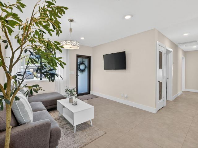 Home for sale at 254 NE 20th Street - photo 6826354