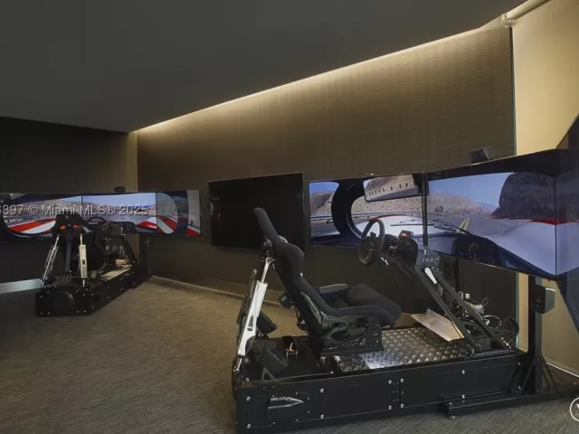 4-bedroom condo for sale in Sunny Isles Beach - 18555 Collins Ave 5105 - MondialRealty