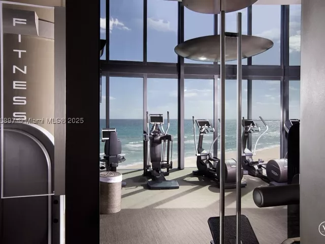 4-bedroom condo for sale in Sunny Isles Beach - 18555 Collins Ave 5105 - MondialRealty
