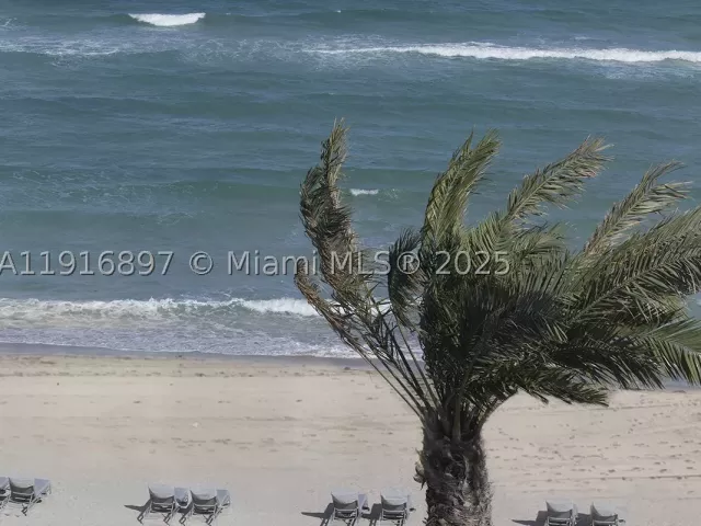 4-bedroom condo for sale in Sunny Isles Beach - 18555 Collins Ave 5105 - MondialRealty