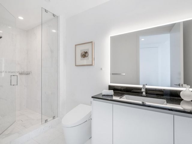 Apartment for sale  Unit #5105 - photo 6836391