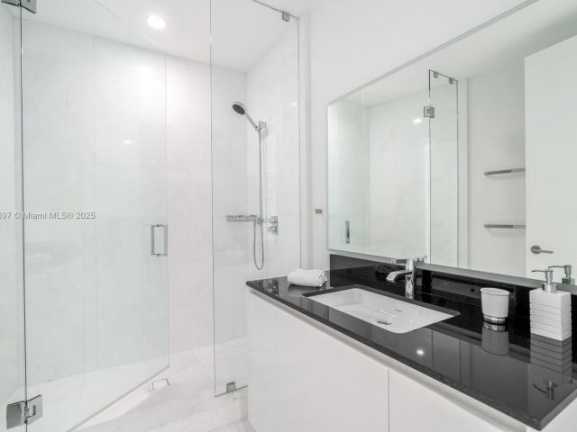 Apartment for sale  Unit #5105 - photo 6836393