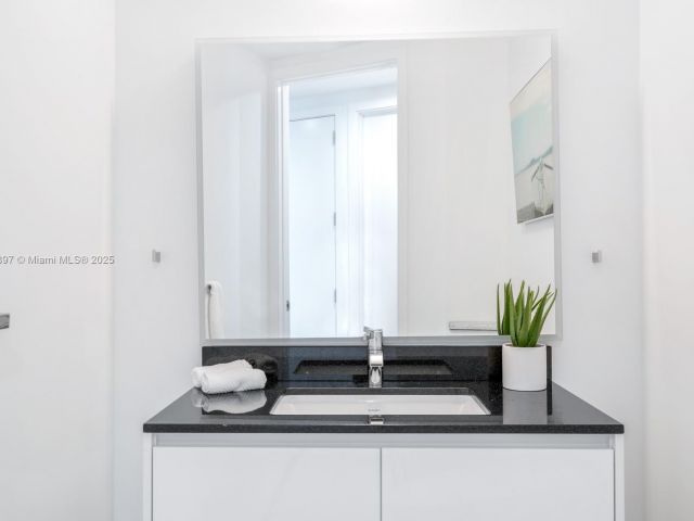 Apartment for sale  Unit #5105 - photo 6836394