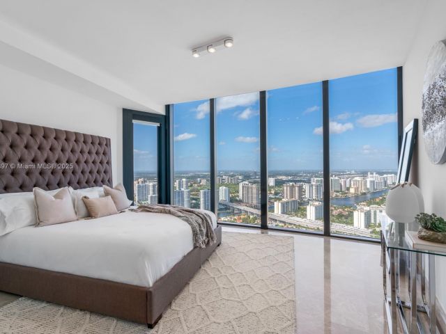 Apartment for sale  Unit #5105 - photo 6836395